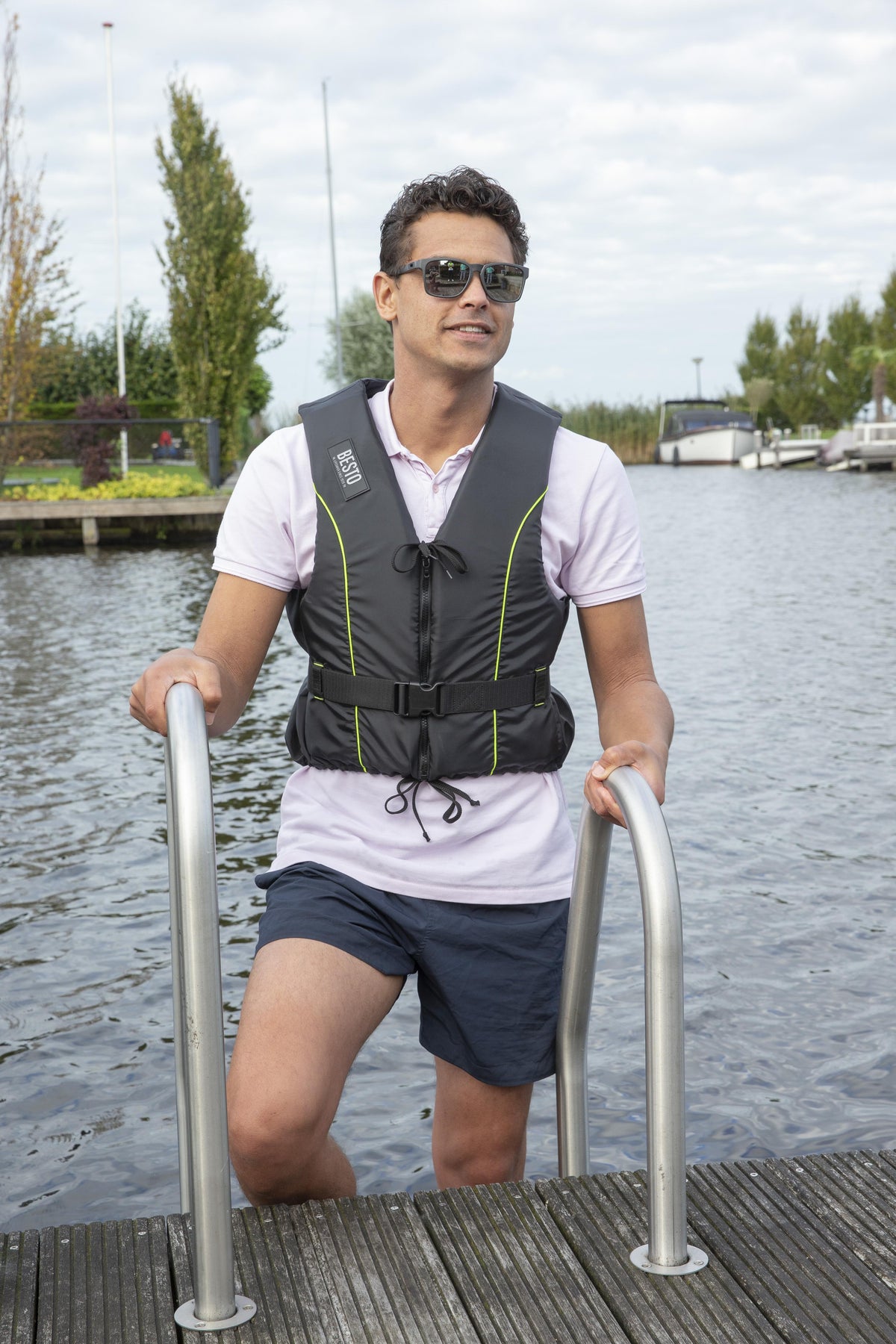 Besto Dinghy drijfvest zwart/geel gestreept 50 N maat S